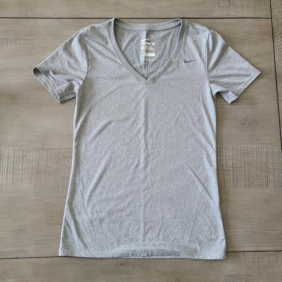 Nike T-shirt - size XS - Picture 1 of 3